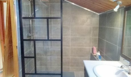 Création de salle de bain avec installation d'un bac à douche extra-plat vers Dorres